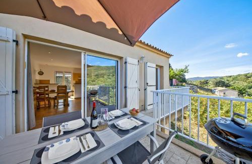 Sartene Apartment | Appartement cosy à Sartène 49 m² avec vue montagne