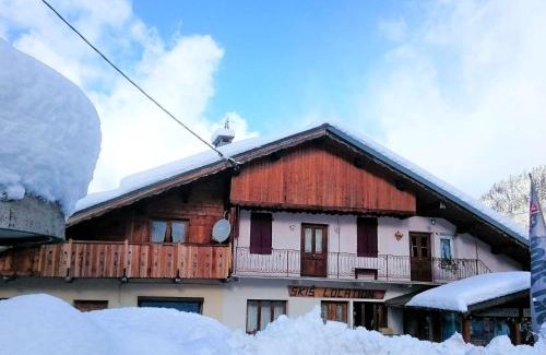 Areches Apartment | Appartement cosy 6 pers. avec balcon au village, proche parking et local à skis - FR-1-342-291