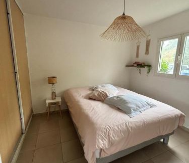 Saint-Claude Apartment | Appartement cosy avec piscine