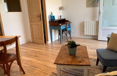 Collonges Apartment | Appartement Cosy Avec Petit Jardin et Parking