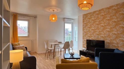 Rosny-sous-Bois Apartment | Appartement Cosy et calme - face à la gare Rosny-sous-Bois - 20mn de Paris et Disneyland