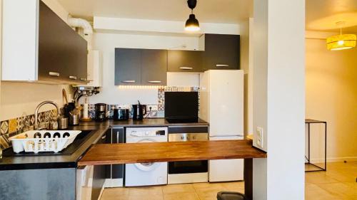 Rosny-sous-Bois Apartment | Appartement Cosy et calme - face à la gare Rosny-sous-Bois - 20mn de Paris et Disneyland