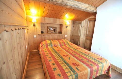Champagny-en-Vanoise Apartment | Appartement de 4 chambres a Champagny en Vanoise a 400 m des pistes avec jardin clos et wifi