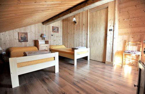 Champagny-en-Vanoise Apartment | Appartement de 4 chambres a Champagny en Vanoise a 400 m des pistes avec jardin clos et wifi