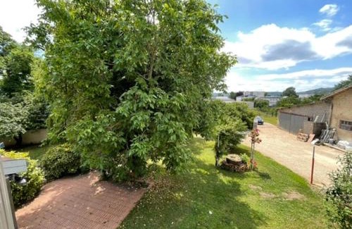 Fresnes-en-Woevre Apartment | Appartement dans maison avec cour et parc