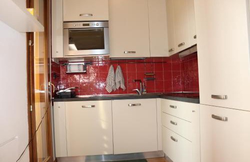 Cogoleto Apartment | Appartement Dans un Terrain de Golf, 5 min de la mer en Voiture, Parking Gratuit