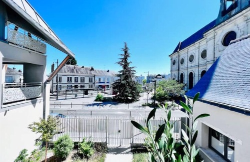 Tours Apartment | Appartement de 70m2 Avec Balnéo, Clim, Terrasse, et Parking Sous Terrain