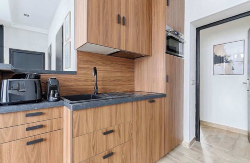 Hopital Saint-Louis Apartment | Appartement de charme 2BR Canal Saint Martin