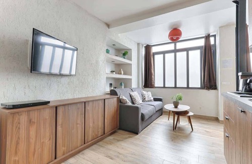 Hopital Saint-Louis Apartment | Appartement de charme 2BR Canal Saint Martin