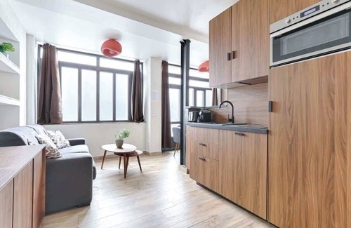 Hopital Saint-Louis Apartment | Appartement de charme 2BR Canal Saint Martin