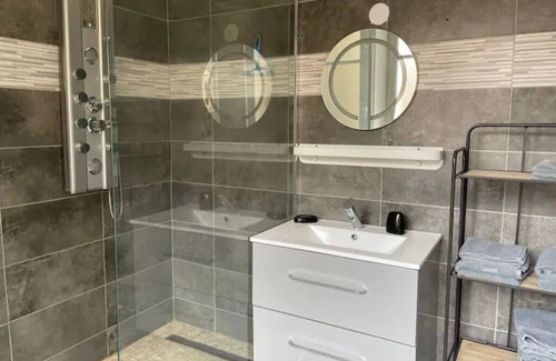 Sedan Apartment | Appartement Diamant à deux minutes du château fort - L' Artdu'Net -