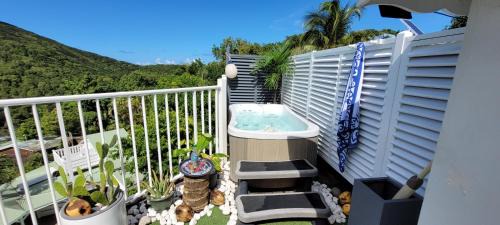 Deshaies Apartment | Appartement Duplex Vue Mer Jacuzzi Privé