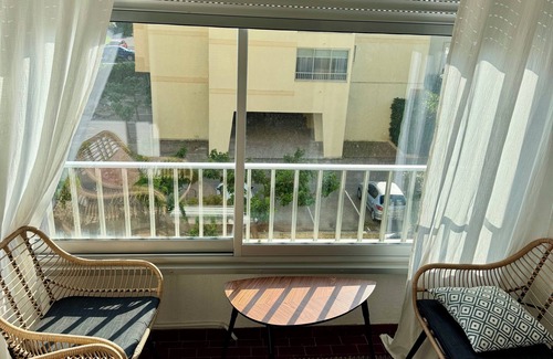 Carnon-Plage Apartment | Appartement ensoleillé à 80m de la plage, avec une petite vue mer du balcon!