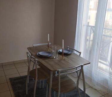 Mantes-la-Ville Apartment | appartement entier 2 chambres