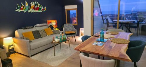 Erquy Apartment | Appartement ERQUY Bretagne vue mer exceptionnelle sur les hauts d'Erquy au calme ! 900 m du centre ville et au pied du GR34