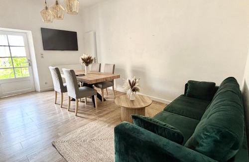 Eygalieres Apartment | Appartement eygalieres avec petit jardin