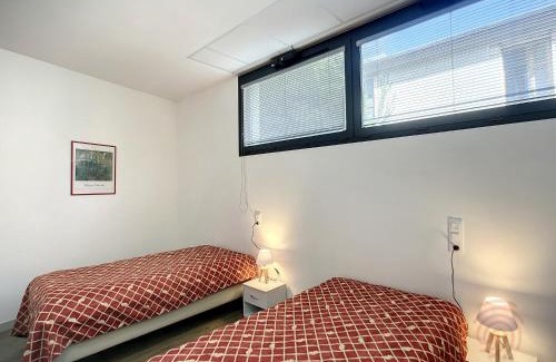 Lamalou-les-Bains Apartment | Appartement F3 Climatisé PMR à 50m des Thermes avec Terrasse et Parking, Animaux Acceptés - FR-1-451-170