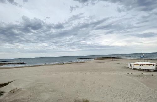 Carnon-Plage Apartment | Appartement F4 Carnon avec terrasse, parking, climatisation, wifi, accès plage - FR-1-715-92