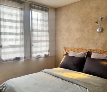 Republique–Point-du-Jour Apartment | Appartement cosy près de la Seine