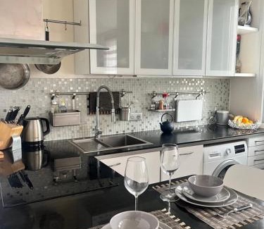 Republique–Point-du-Jour Apartment | Appartement cosy près de la Seine