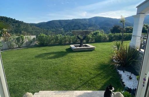 Branoux-les-Taillades Apartment | Appartement avec vu imprenable