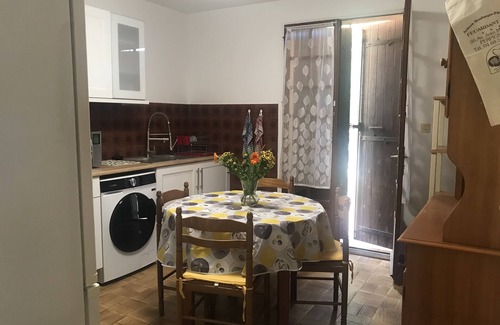 Canet-Plage Apartment | Appartement en rez de Chaussée de Villa en Bord de Mer, 150 m de la Plage