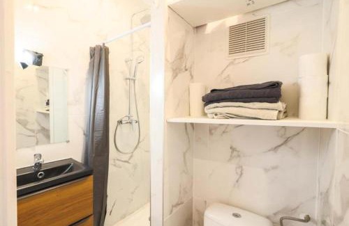 La Celle-sous-Gouzon Apartment | Appartement tout équipé 5 couchages proche Hôpital Européen