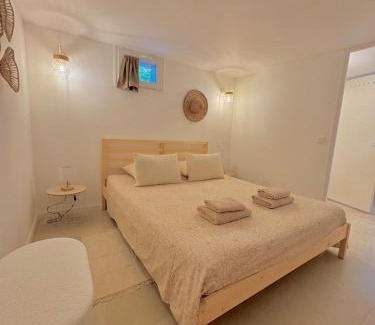 La Celle-sous-Gouzon Apartment | Appartement Cozy T2 proche de la mer