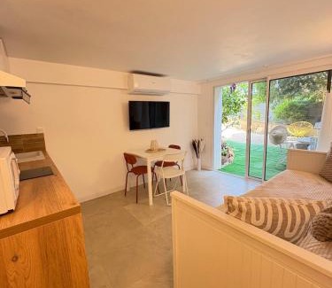 La Celle-sous-Gouzon Apartment | Appartement Cozy T2 proche de la mer