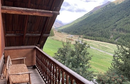 Molines-en-Queyras Apartment | Appartement Neuf 2eme Étage Confortable et Spacieux Dans une Chalet Familiale