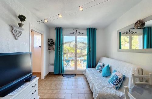 Rayol-Canadel-sur-Mer Apartment | Appartement T2 vue mer à 600 m de la plage du Canadel