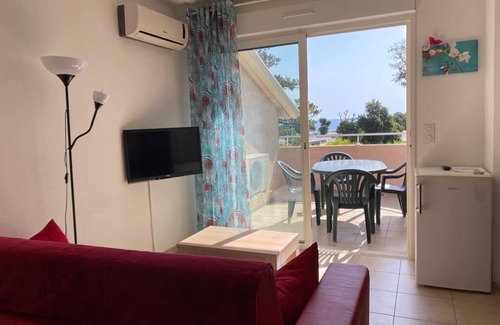 Santa-Maria-Poggio Apartment | Appartement Costa Verde, vue mer Avec Piscine et Plage à 400 m