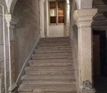 Marvejols Apartment | Appartement immeuble le bringer 180m2