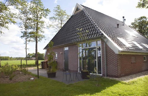 Terheijl Apartment | Appartement in Drenthe met Eigen Ingang, Keuken en Badkamer in Oude Boerderij