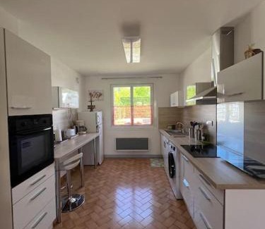 Le Poet-Laval Apartment | Appartement les Mésanges en rez de jardin -terrasse-2 chambres-parking