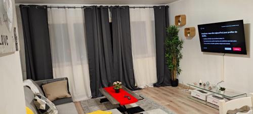 Mons-en-Baroeul Apartment | Appartement Lille WIFI Parking by Servallgroup