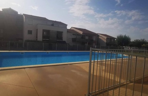 Biscarrosse Apartment | Appartement Lumineux Avec Jardin Privatif et Piscine, Près du lac