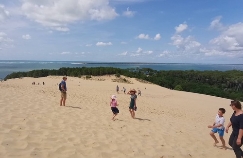 Biscarrosse Apartment | Appartement Lumineux Avec Jardin Privatif et Piscine, Près du lac