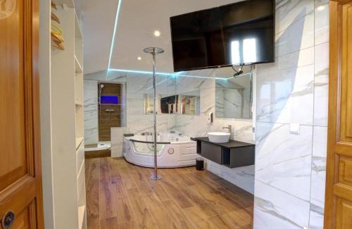 Saint-Chamond Apartment | Appartement lumineux 3 pièces avec balcon et parking à Saint-Chamond - FR-1-496-269