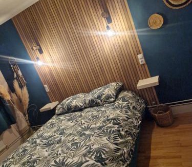 Saint-Claude Apartment | Appartement lumineux avec vue sur les montagnes.