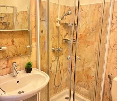 Fabron Apartment | Appartement lumineux Vue Mer, Piscine et tennis
