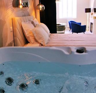 Roanne Apartment | Appartement luxueux avec Jacuzzi privatif