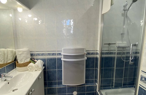 Troyes Apartment | Appartement Luxueux Rénové Avec Balcon & Garage