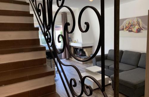 Pineto Apartment | Appartement Maenat