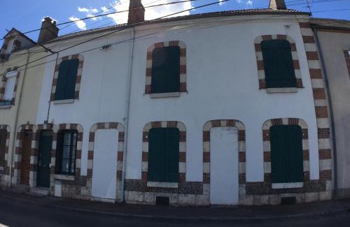 Gien Apartment | Appartement meublé n°3 - 15 min Dampierre - 25 min Belleville - WIFI