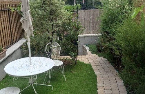 Marnes-la-Coquette Apartment | APPARTEMENT MEUBLE & EQUIPE A GARCHES/30 M2/1 250 €/MOIS