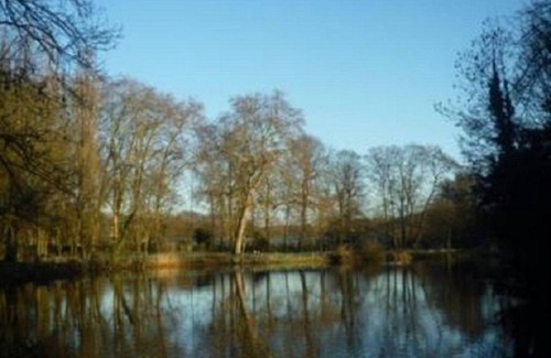 Marnes-la-Coquette Apartment | APPARTEMENT MEUBLE & EQUIPE A GARCHES/30 M2/1 250 €/MOIS