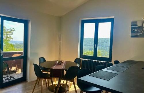 Pisano Apartment | Appartement moderne à Nebbiuno avec vue