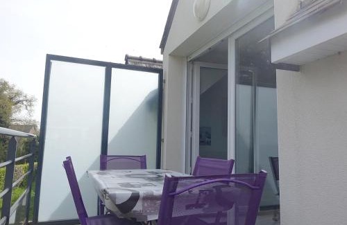 Sarzeau Apartment | Appartement moderne 2 pièces avec balcon et WIFI, proche centre Sarzeau et plages - FR-1-639-48