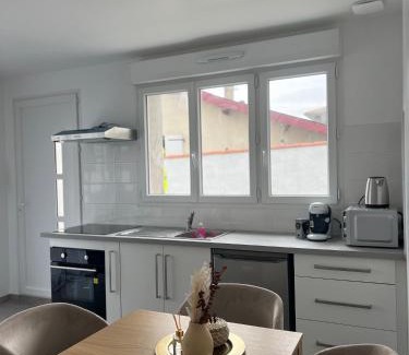 Carbon-Blanc Apartment | Appartement moderne et spacieux avec terrasse privée 1